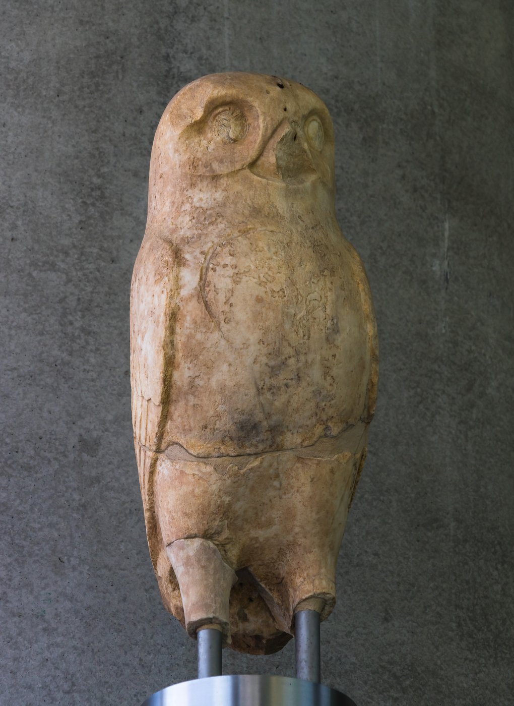 Lechuza de Atenea, escultura de mármol del siglo V a.C., Museo de la Acrópolis de Atenas